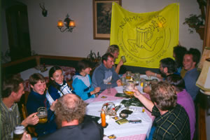 Zusammensitzen im Hubertuskeller
