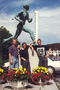 Posing am Paavo Nurmi Denkmal